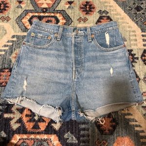 Levi’s ribcage short